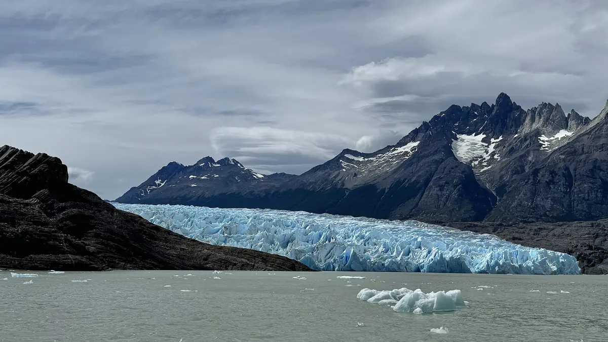 The Grey Glacier flowing into Lago Grey