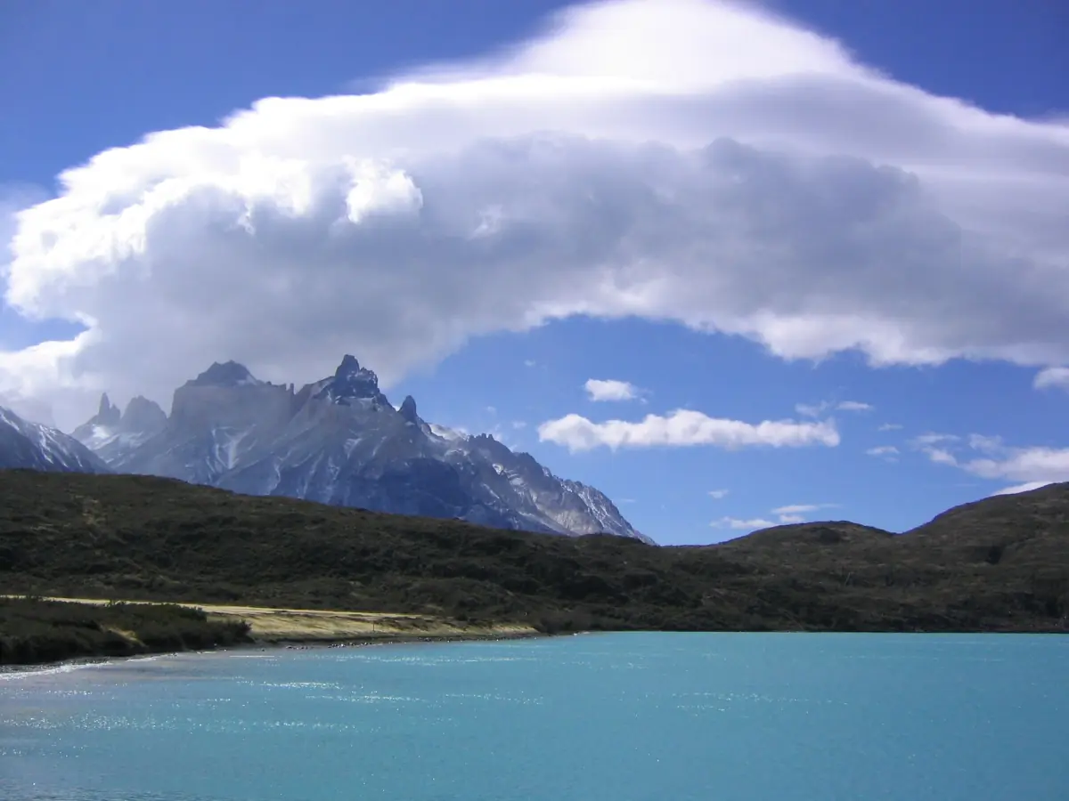 Turquoise Lago Pehoé under a cloud cap
